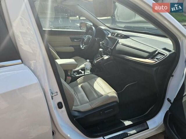 Белый Хонда СРВ, объемом двигателя 1.5 л и пробегом 192 тыс. км за 21000 $, фото 5 на Automoto.ua