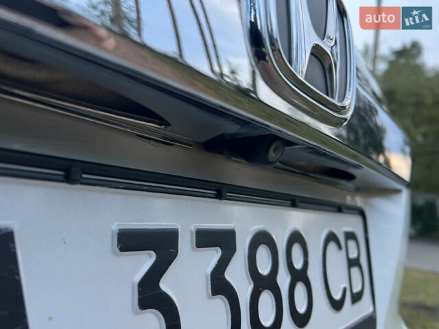 Белый Хонда СРВ, объемом двигателя 1.6 л и пробегом 151 тыс. км за 19850 $, фото 108 на Automoto.ua
