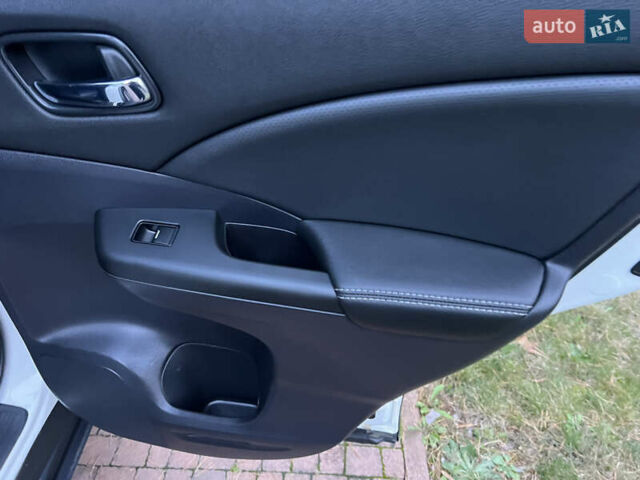 Белый Хонда СРВ, объемом двигателя 1.6 л и пробегом 151 тыс. км за 19850 $, фото 78 на Automoto.ua