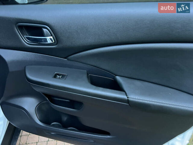 Белый Хонда СРВ, объемом двигателя 1.6 л и пробегом 151 тыс. км за 19850 $, фото 87 на Automoto.ua