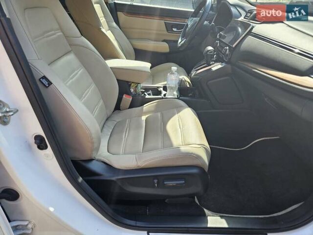 Белый Хонда СРВ, объемом двигателя 1.5 л и пробегом 192 тыс. км за 21000 $, фото 6 на Automoto.ua