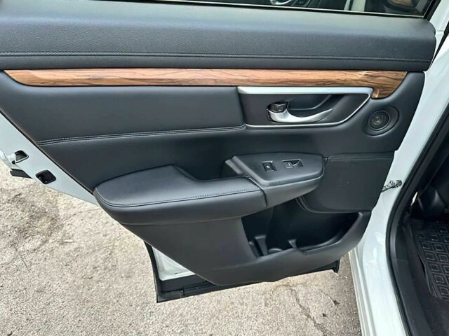 Белый Хонда СРВ, объемом двигателя 1.5 л и пробегом 101 тыс. км за 16300 $, фото 18 на Automoto.ua