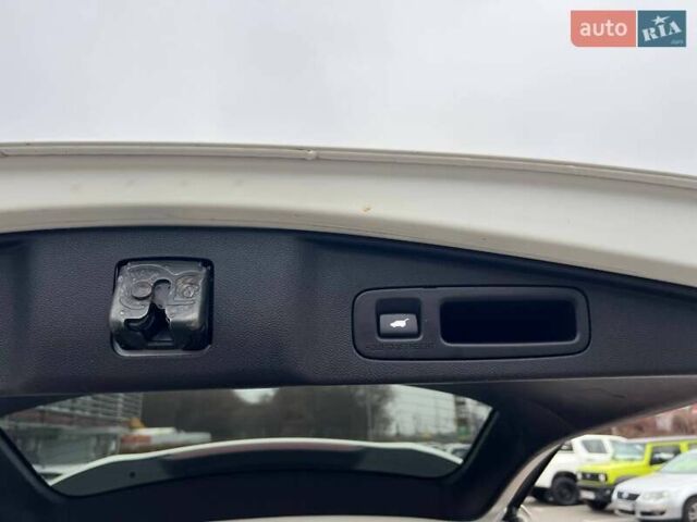 Белый Хонда СРВ, объемом двигателя 1.5 л и пробегом 178 тыс. км за 21200 $, фото 3 на Automoto.ua