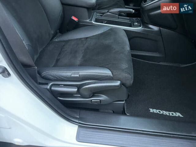 Белый Хонда СРВ, объемом двигателя 1.6 л и пробегом 151 тыс. км за 19850 $, фото 90 на Automoto.ua