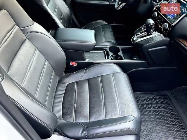 Белый Хонда СРВ, объемом двигателя 1.5 л и пробегом 101 тыс. км за 18300 $, фото 24 на Automoto.ua