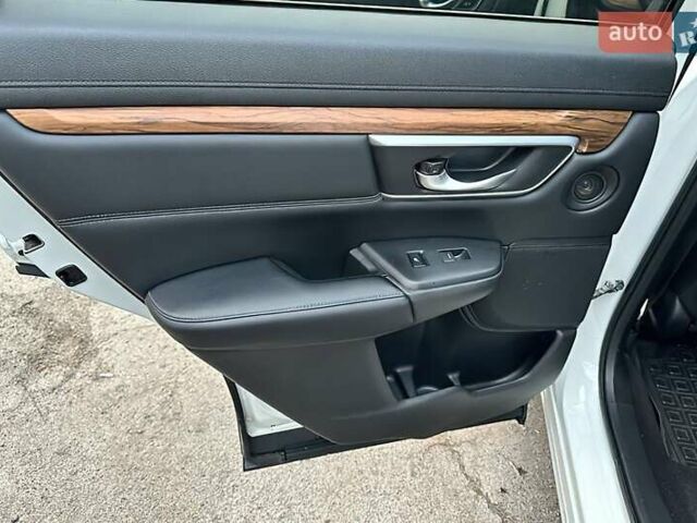 Белый Хонда СРВ, объемом двигателя 1.5 л и пробегом 101 тыс. км за 18300 $, фото 26 на Automoto.ua