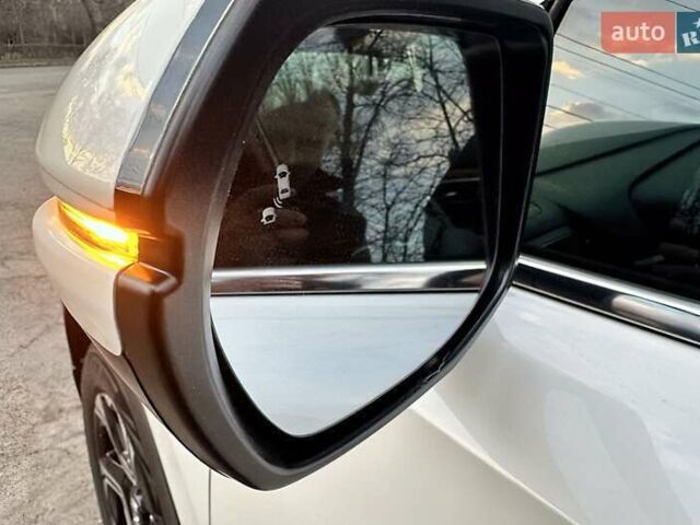 Белый Хонда СРВ, объемом двигателя 1.5 л и пробегом 101 тыс. км за 18300 $, фото 9 на Automoto.ua