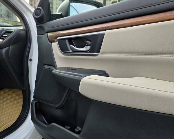 Белый Хонда СРВ, объемом двигателя 1.5 л и пробегом 115 тыс. км за 19500 $, фото 22 на Automoto.ua