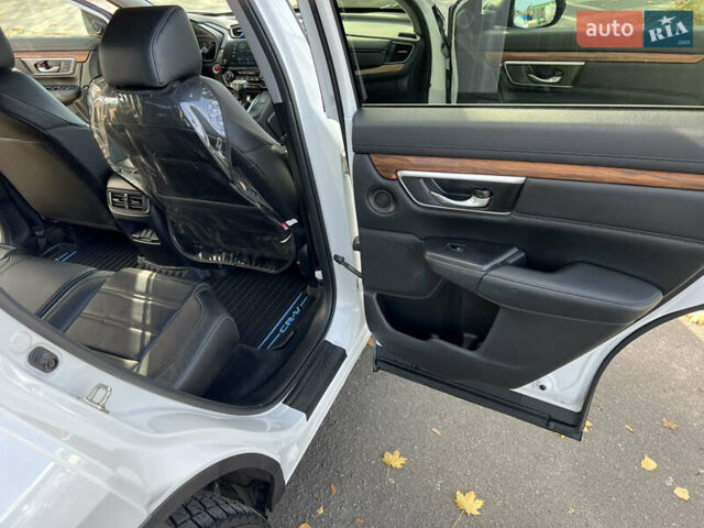 Белый Хонда СРВ, объемом двигателя 1.5 л и пробегом 148 тыс. км за 19850 $, фото 13 на Automoto.ua