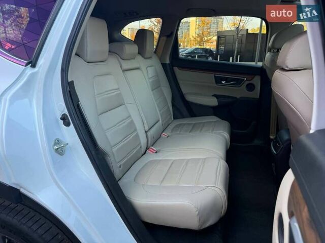 Хонда СРВ 2020 в Киеве на Automoto.ua Белый Хонда СРВ, объемом двигателя 1.99 л и пробегом 80 тыс. км за 25990 $, фото 9 на Automoto.ua