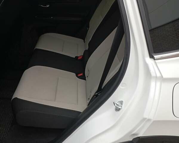 Белый Хонда СРВ, объемом двигателя 1.5 л и пробегом 9 тыс. км за 27000 $, фото 4 на Automoto.ua