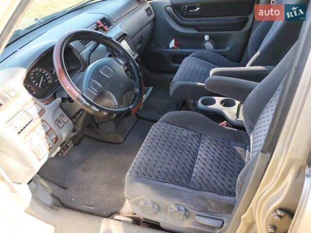 Бежевий Хонда СРВ, об'ємом двигуна 1.6 л та пробігом 355 тис. км за 5000 $, фото 1 на Automoto.ua