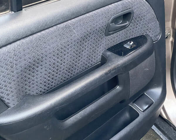 Бежевий Хонда СРВ, об'ємом двигуна 2 л та пробігом 209 тис. км за 6000 $, фото 24 на Automoto.ua