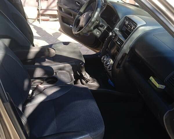 Бежевий Хонда СРВ, об'ємом двигуна 2 л та пробігом 260 тис. км за 7800 $, фото 5 на Automoto.ua