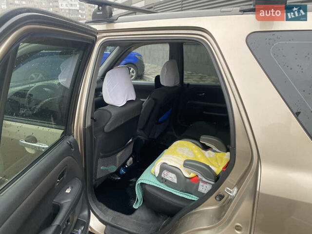 Бежевый Хонда СРВ, объемом двигателя 2 л и пробегом 320 тыс. км за 8000 $, фото 12 на Automoto.ua