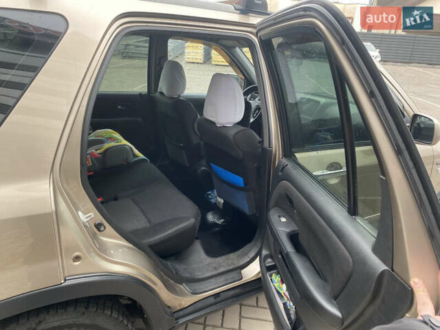 Бежевый Хонда СРВ, объемом двигателя 2 л и пробегом 320 тыс. км за 8000 $, фото 6 на Automoto.ua