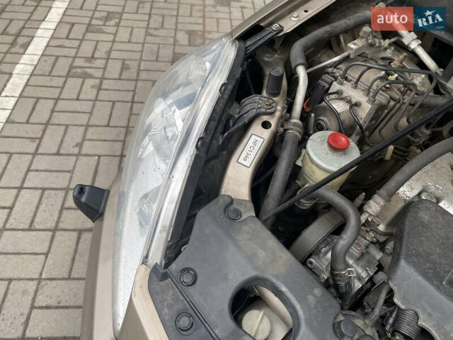 Бежевый Хонда СРВ, объемом двигателя 2 л и пробегом 320 тыс. км за 8000 $, фото 17 на Automoto.ua