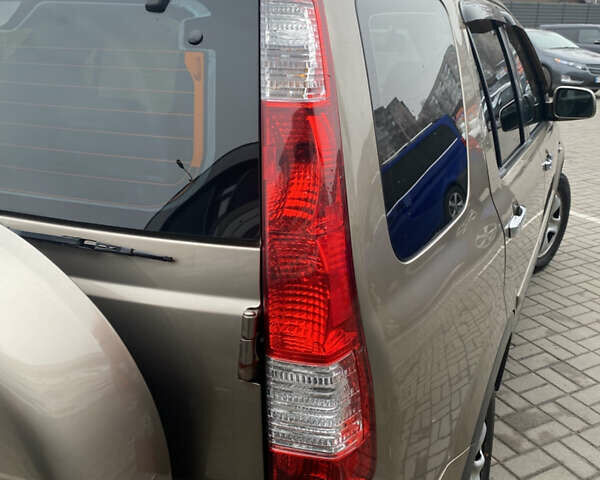 Бежевый Хонда СРВ, объемом двигателя 2 л и пробегом 320 тыс. км за 8000 $, фото 9 на Automoto.ua