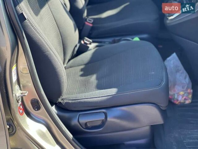 Бежевый Хонда СРВ, объемом двигателя 2 л и пробегом 288 тыс. км за 9500 $, фото 11 на Automoto.ua