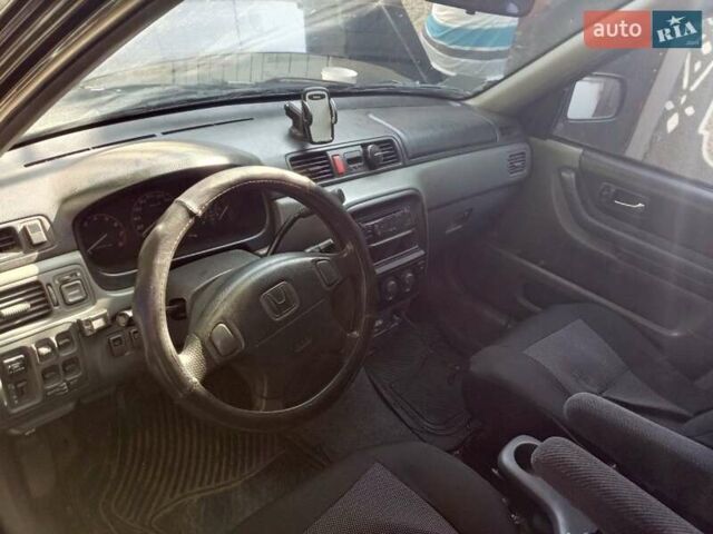 Черный Хонда СРВ, объемом двигателя 2 л и пробегом 299 тыс. км за 4999 $, фото 5 на Automoto.ua