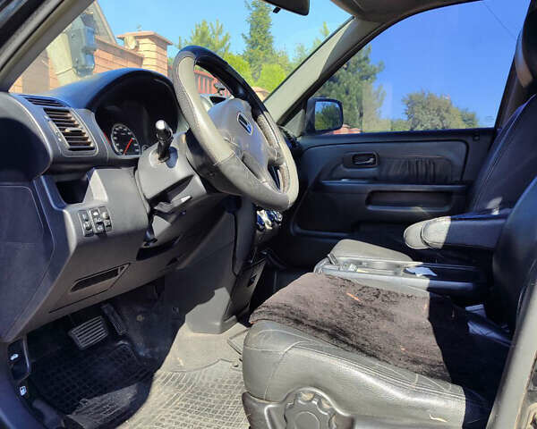 Черный Хонда СРВ, объемом двигателя 2 л и пробегом 268 тыс. км за 5300 $, фото 4 на Automoto.ua