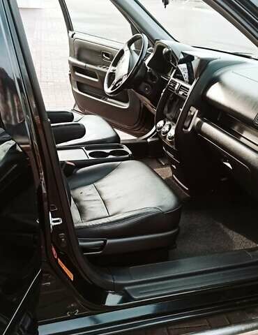 Черный Хонда СРВ, объемом двигателя 2 л и пробегом 186 тыс. км за 10000 $, фото 13 на Automoto.ua