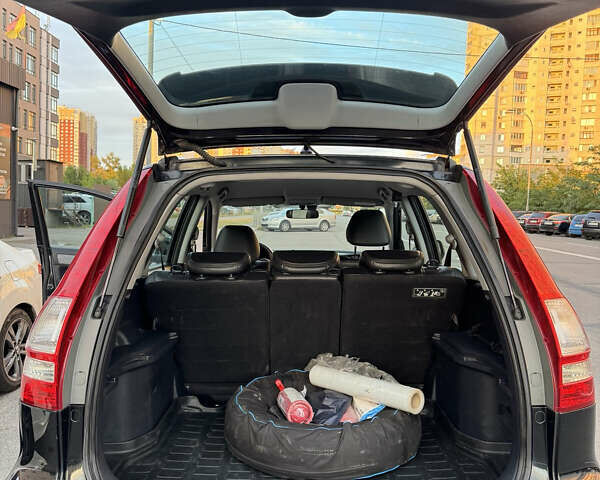 Черный Хонда СРВ, объемом двигателя 2 л и пробегом 173 тыс. км за 9900 $, фото 3 на Automoto.ua