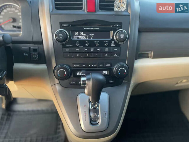 Черный Хонда СРВ, объемом двигателя 2 л и пробегом 238 тыс. км за 9900 $, фото 5 на Automoto.ua