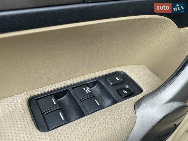 Черный Хонда СРВ, объемом двигателя 2.4 л и пробегом 254 тыс. км за 10500 $, фото 13 на Automoto.ua