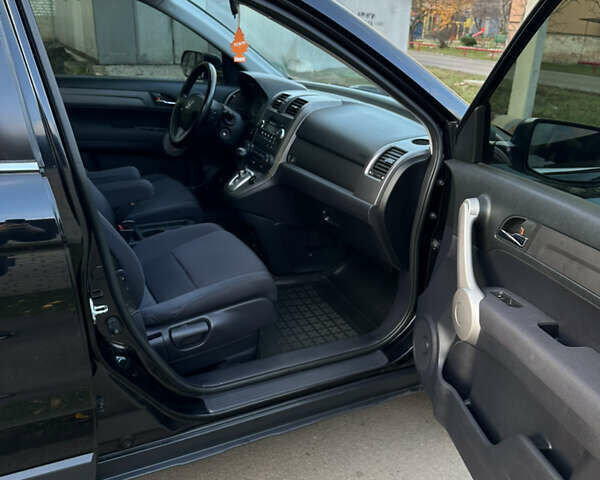 Черный Хонда СРВ, объемом двигателя 2.4 л и пробегом 180 тыс. км за 10500 $, фото 6 на Automoto.ua