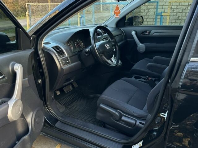 Черный Хонда СРВ, объемом двигателя 2.4 л и пробегом 180 тыс. км за 10500 $, фото 6 на Automoto.ua