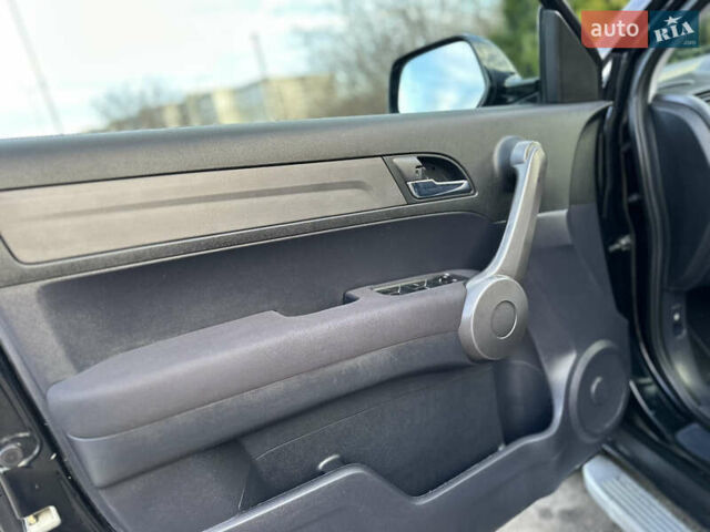 Черный Хонда СРВ, объемом двигателя 2.2 л и пробегом 165 тыс. км за 10499 $, фото 57 на Automoto.ua