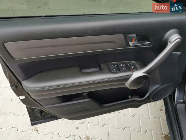 Черный Хонда СРВ, объемом двигателя 2.4 л и пробегом 223 тыс. км за 10800 $, фото 21 на Automoto.ua