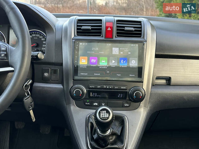 Черный Хонда СРВ, объемом двигателя 2.2 л и пробегом 165 тыс. км за 10499 $, фото 100 на Automoto.ua