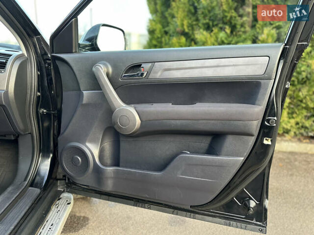 Черный Хонда СРВ, объемом двигателя 2.2 л и пробегом 165 тыс. км за 10499 $, фото 77 на Automoto.ua