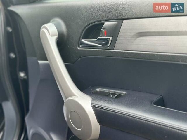 Черный Хонда СРВ, объемом двигателя 2 л и пробегом 185 тыс. км за 10750 $, фото 24 на Automoto.ua