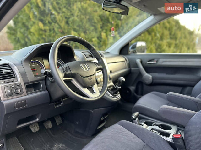 Черный Хонда СРВ, объемом двигателя 2.2 л и пробегом 165 тыс. км за 10499 $, фото 76 на Automoto.ua