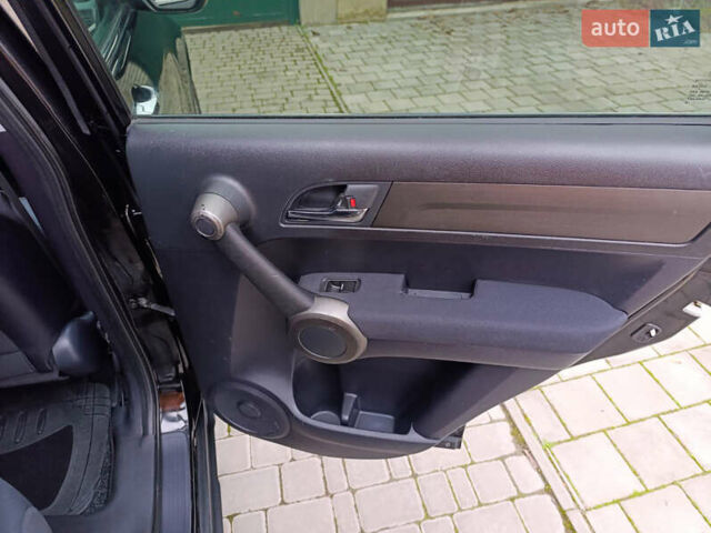 Чорний Хонда СРВ, об'ємом двигуна 2 л та пробігом 199 тис. км за 10900 $, фото 18 на Automoto.ua