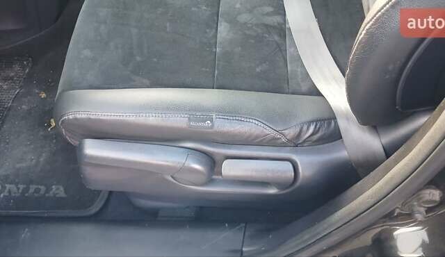 Черный Хонда СРВ, объемом двигателя 2.4 л и пробегом 295 тыс. км за 10500 $, фото 12 на Automoto.ua