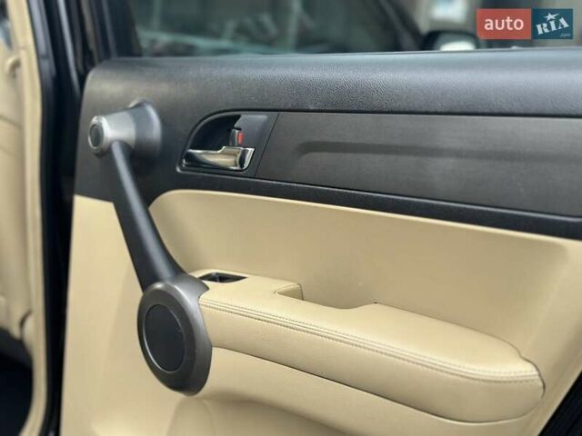 Чорний Хонда СРВ, об'ємом двигуна 2 л та пробігом 181 тис. км за 13777 $, фото 79 на Automoto.ua