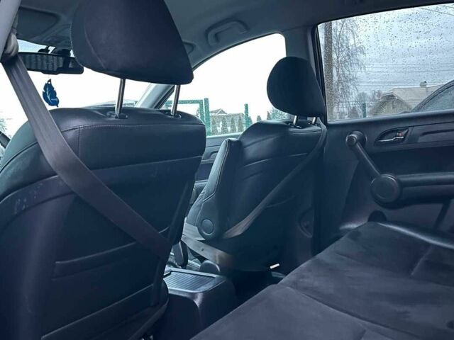 Чорний Хонда СРВ, об'ємом двигуна 2 л та пробігом 245 тис. км за 13100 $, фото 17 на Automoto.ua