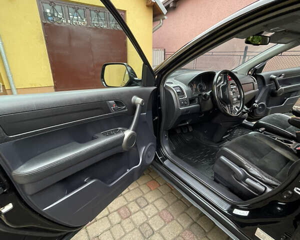 Черный Хонда СРВ, объемом двигателя 2.2 л и пробегом 248 тыс. км за 12700 $, фото 44 на Automoto.ua