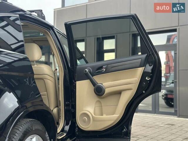 Чорний Хонда СРВ, об'ємом двигуна 2 л та пробігом 181 тис. км за 13777 $, фото 80 на Automoto.ua