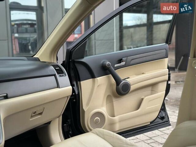 Чорний Хонда СРВ, об'ємом двигуна 2 л та пробігом 181 тис. км за 13777 $, фото 59 на Automoto.ua