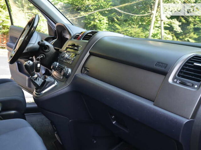 Черный Хонда СРВ, объемом двигателя 2.2 л и пробегом 170 тыс. км за 13150 $, фото 55 на Automoto.ua