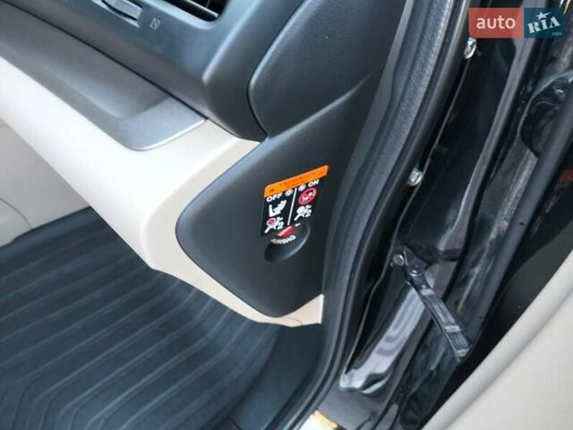 Черный Хонда СРВ, объемом двигателя 2.2 л и пробегом 255 тыс. км за 18850 $, фото 35 на Automoto.ua