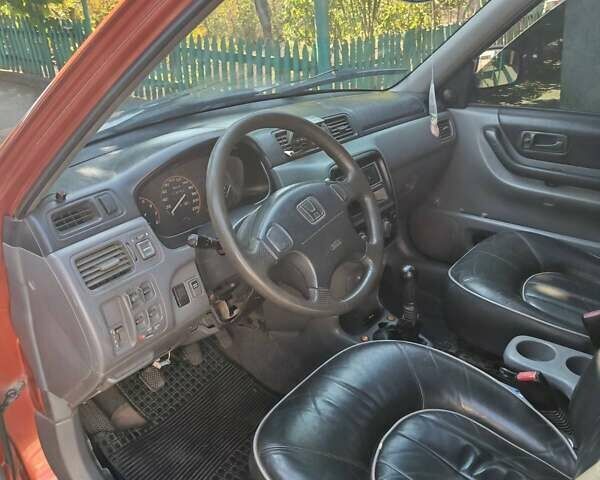 Красный Хонда СРВ, объемом двигателя 2 л и пробегом 419 тыс. км за 5000 $, фото 3 на Automoto.ua