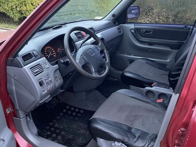 Красный Хонда СРВ, объемом двигателя 2 л и пробегом 217 тыс. км за 5100 $, фото 4 на Automoto.ua