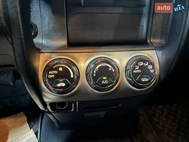 Красный Хонда СРВ, объемом двигателя 2 л и пробегом 257 тыс. км за 7300 $, фото 5 на Automoto.ua