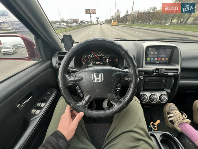 Красный Хонда СРВ, объемом двигателя 2 л и пробегом 257 тыс. км за 7300 $, фото 2 на Automoto.ua